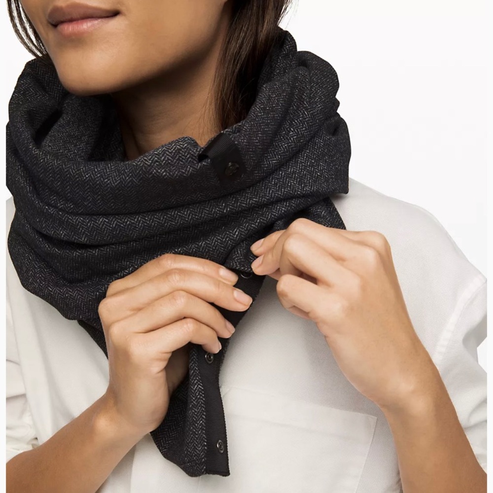 PRICE DROP || 
Lululemon Vinyasa Scarf!